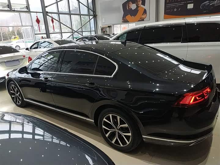 Фото 5 - Volkswagen Magotan