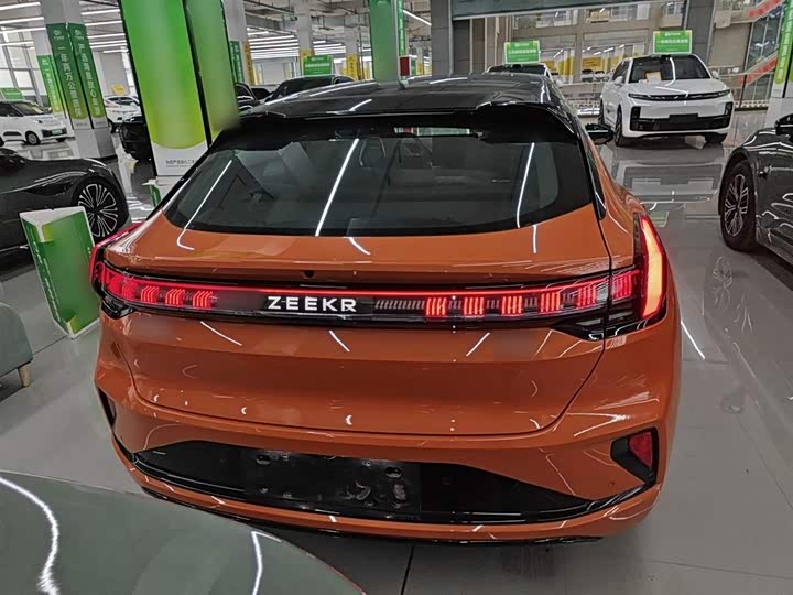 Фото 6 - Zeekr 001