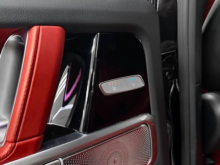 Фото 9 - Mercedes-Benz G-Class AMG