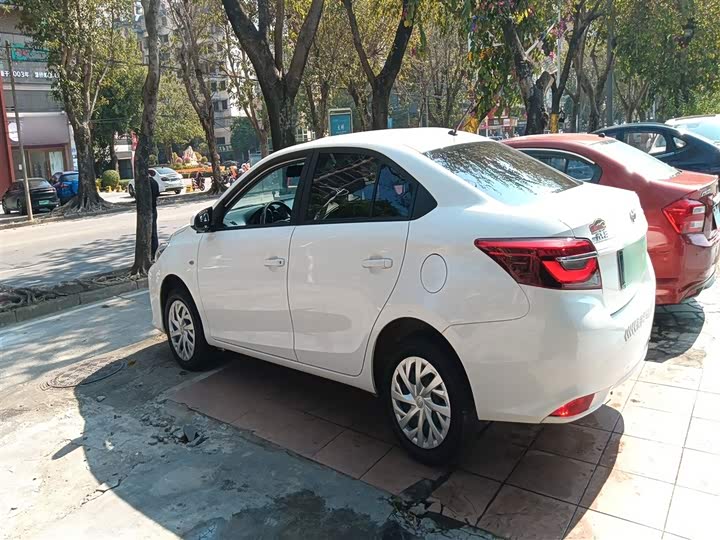 Фото 5 - Toyota Vios