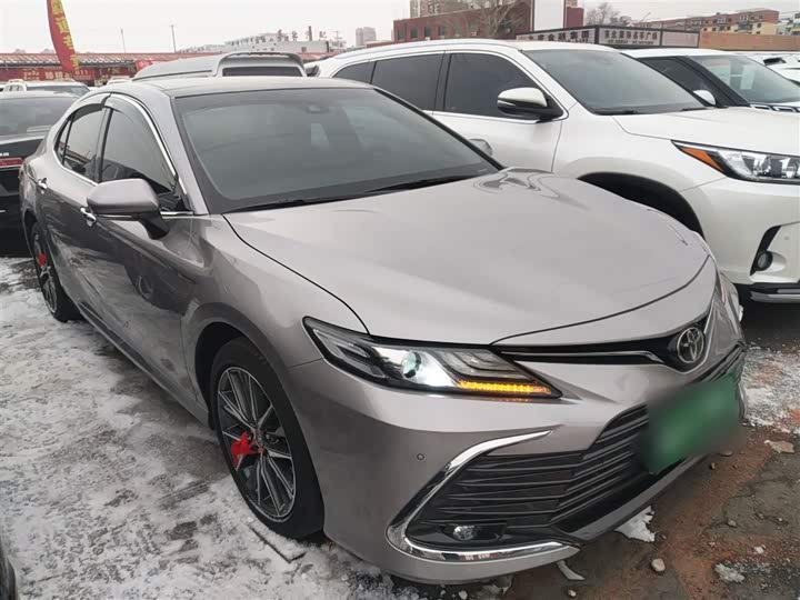 Фото 4 - Toyota Camry