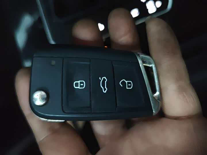 Фото 9 - Volkswagen Tharu