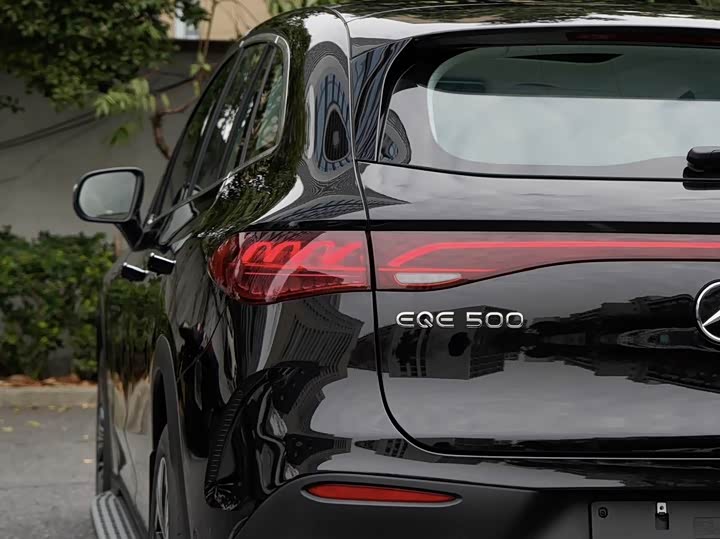 Фото 6 - Mercedes-Benz EQE SUV