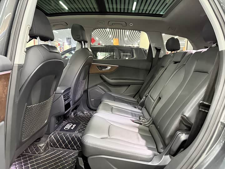 Фото 7 - Audi Q7