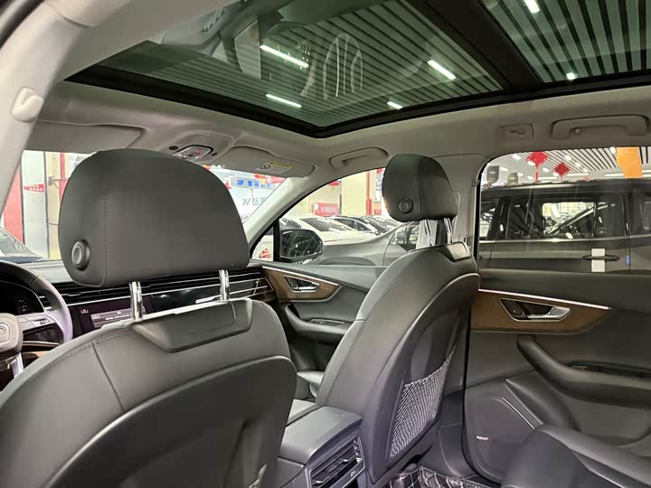 Фото 8 - Audi Q7