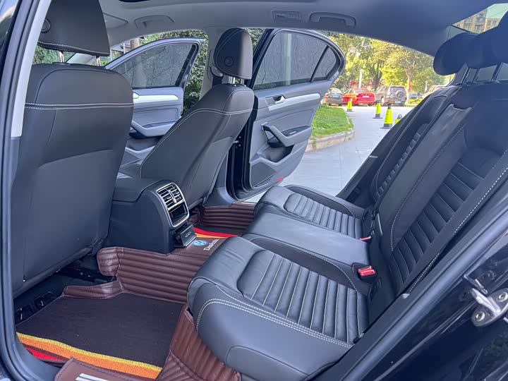 Фото 8 - Volkswagen Magotan