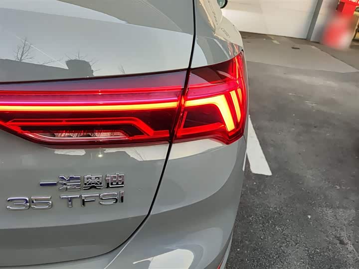 Фото 8 - Audi Q3