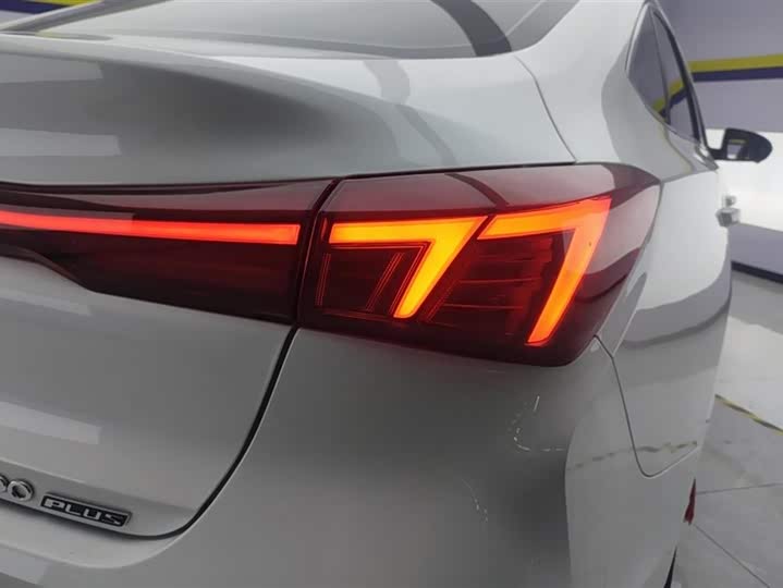 Фото 3 - Changan Eado Plus