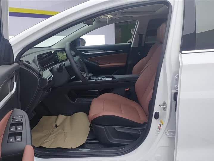 Фото 9 - Changan Eado Plus