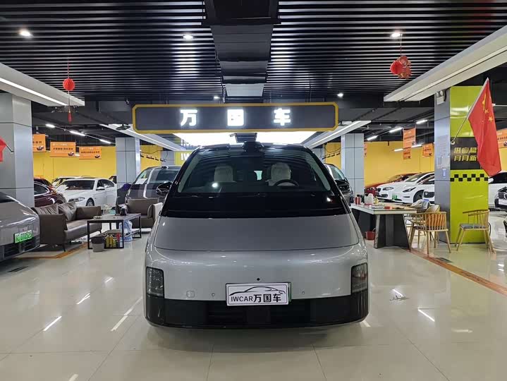 Фото 1 - LiXiang Mega