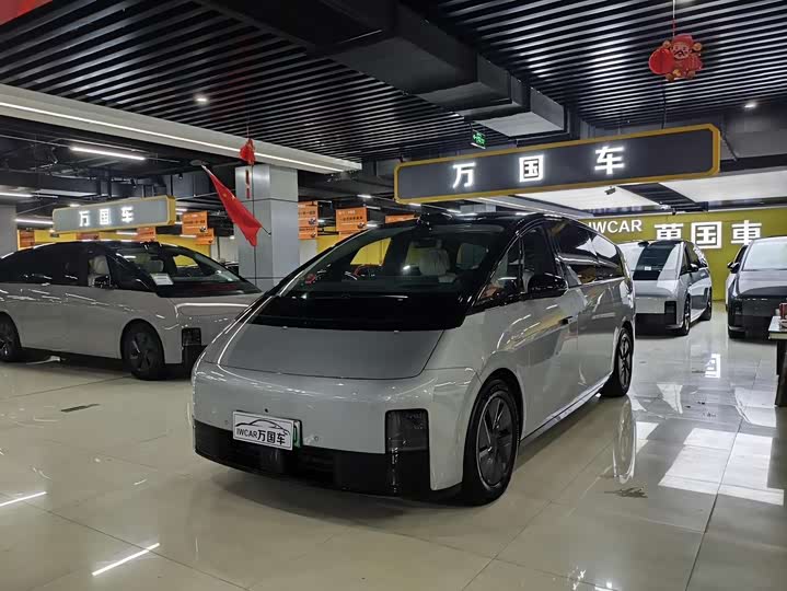 Фото 2 - LiXiang Mega