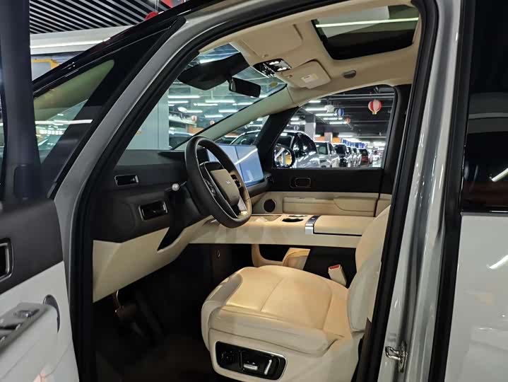 Фото 6 - LiXiang Mega