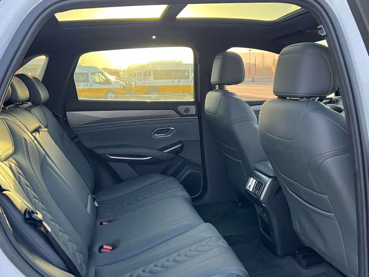 Фото 9 - BYD Song L DM-i Hybrid