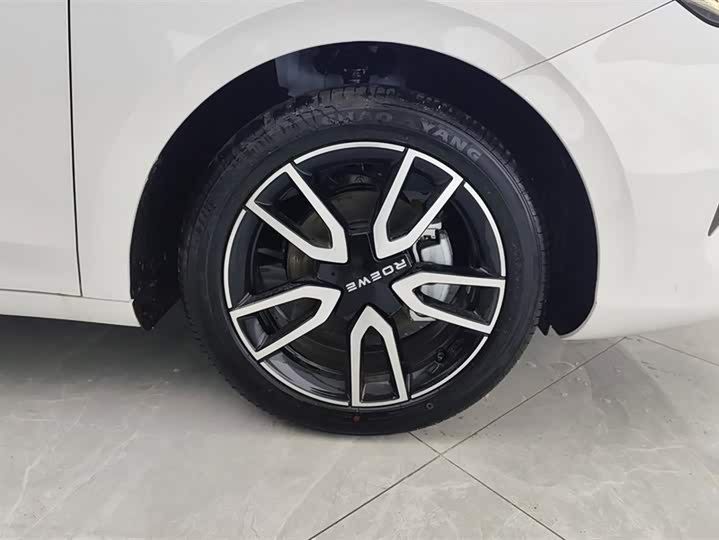 Фото 6 - Roewe D6