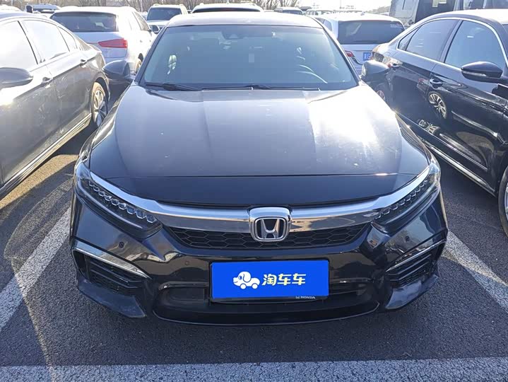 Фото 2 - Honda Inspire