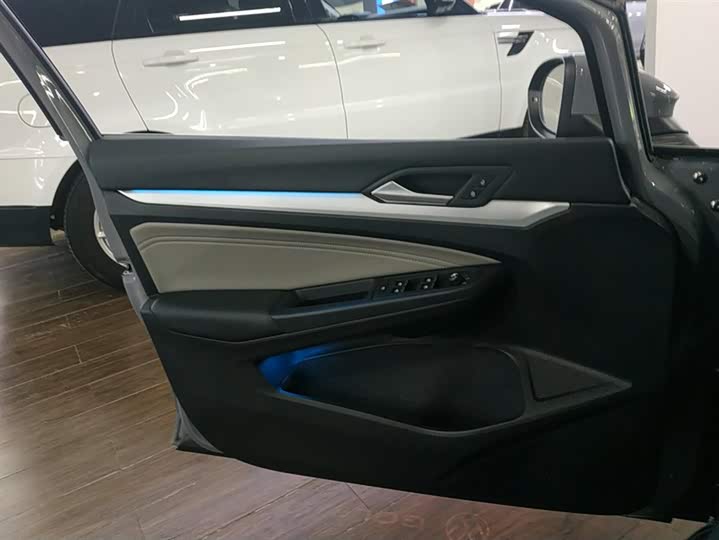 Фото 7 - Volkswagen Golf