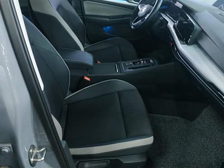 Фото 8 - Volkswagen Golf