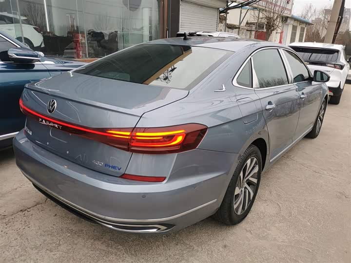Фото 7 - Volkswagen Passat Hybrid