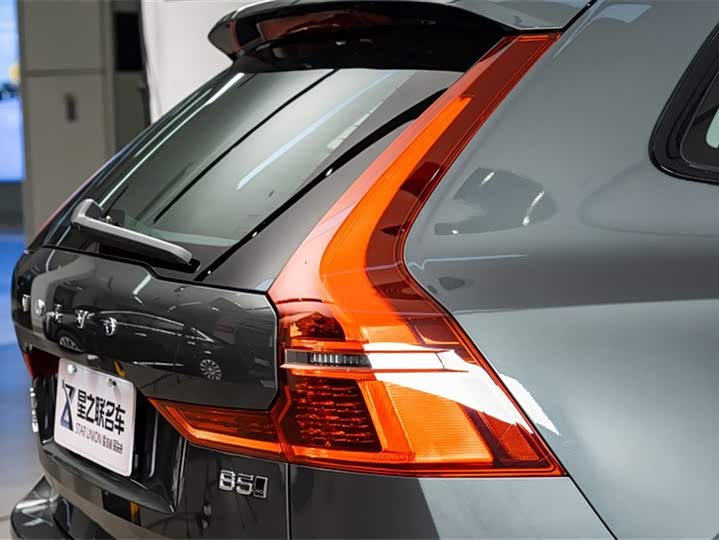 Фото 9 - Volvo XC60