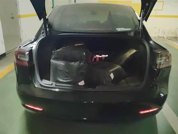 Фото 4 - Tesla Model 3