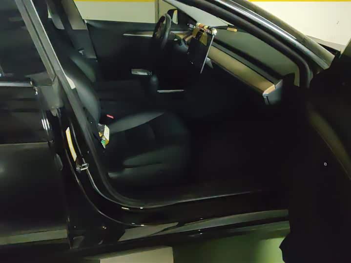 Фото 8 - Tesla Model 3