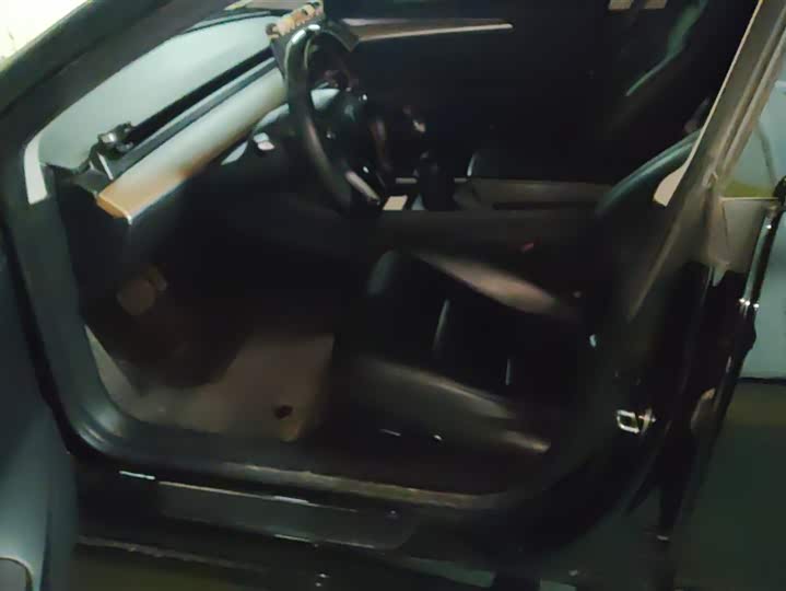 Фото 9 - Tesla Model 3