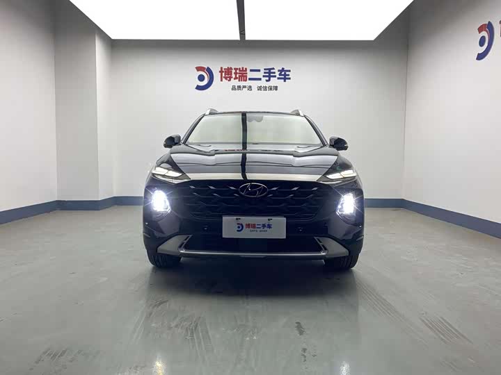 Фото 2 - Hyundai Santa Fe
