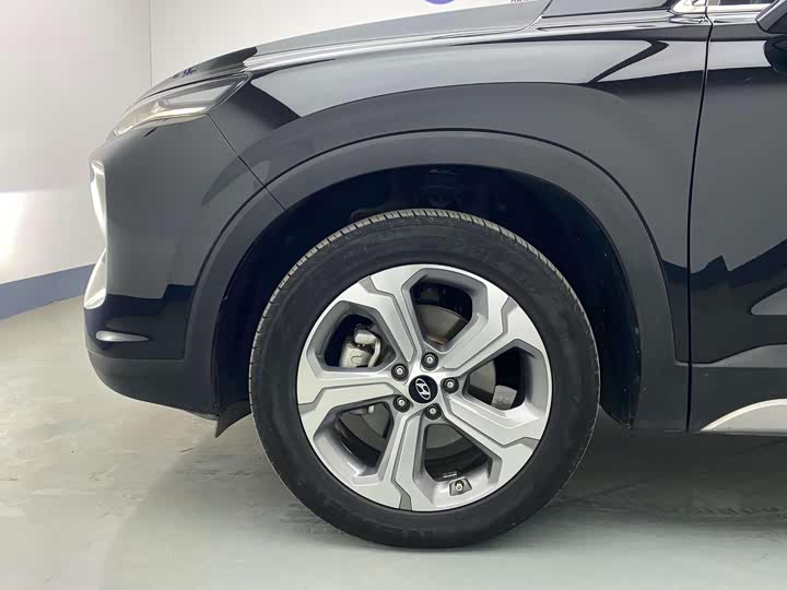 Фото 8 - Hyundai Santa Fe