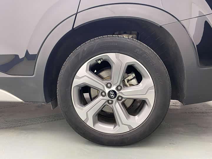 Фото 9 - Hyundai Santa Fe