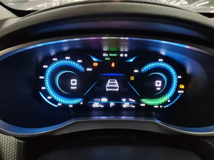 Фото 4 - Geely Emgrand EV/Hybrid