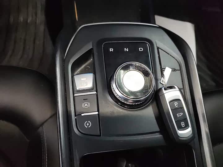 Фото 6 - Geely Emgrand EV/Hybrid