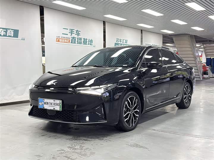 Фото 1 - XPeng P5