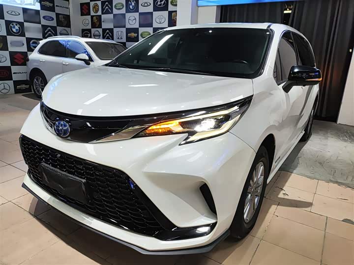 Фото 2 - Toyota Sienna