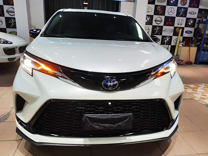 Фото 3 - Toyota Sienna