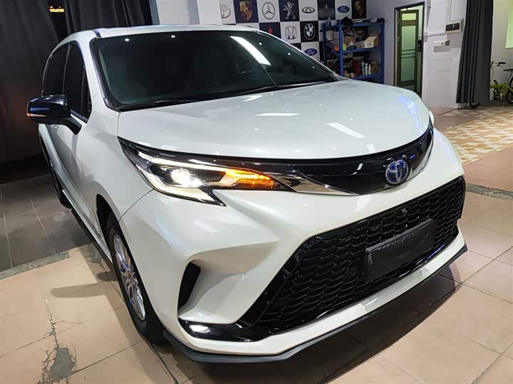 Фото 4 - Toyota Sienna