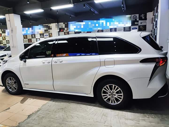 Фото 5 - Toyota Sienna