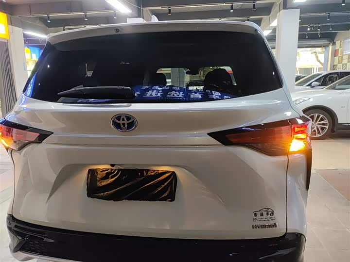 Фото 6 - Toyota Sienna