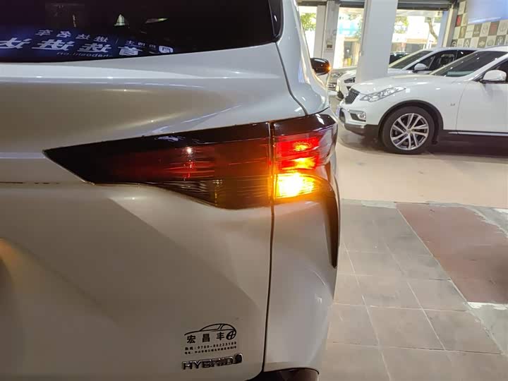 Фото 8 - Toyota Sienna