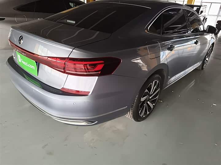 Фото 8 - Volkswagen Passat