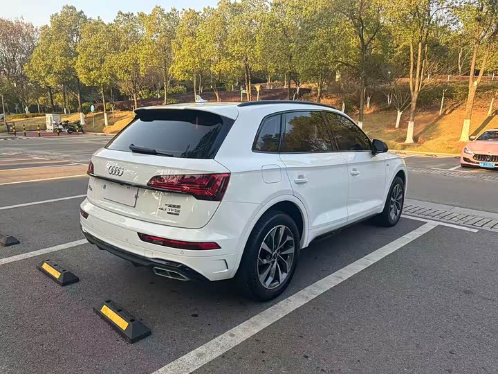 Фото 6 - Audi Q5L