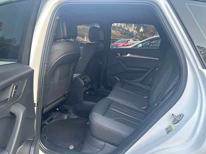 Фото 9 - Audi Q5L