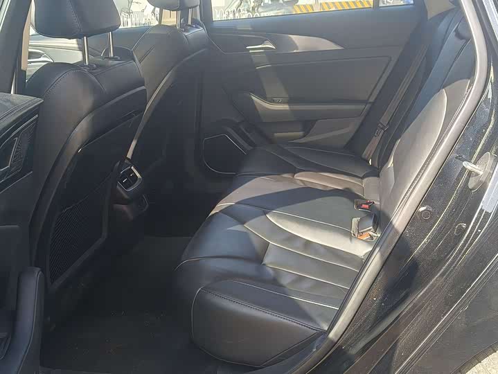 Фото 7 - Hongqi H5