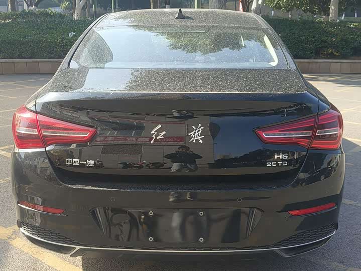 Фото 9 - Hongqi H5