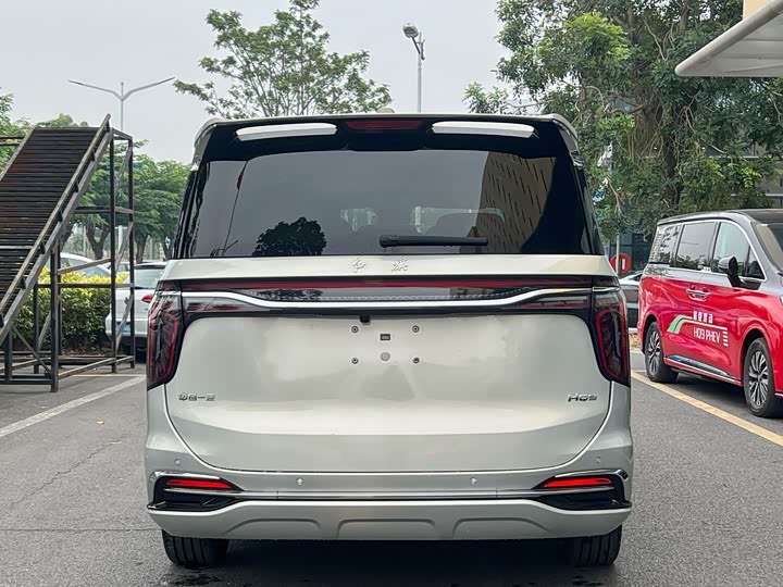 Фото 5 - Hongqi HQ9