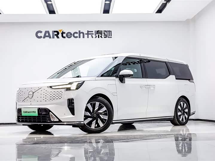 Фото 1 - Volvo EM90