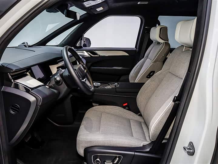 Фото 9 - Volvo EM90