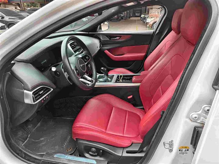 Фото 4 - Jaguar XE L