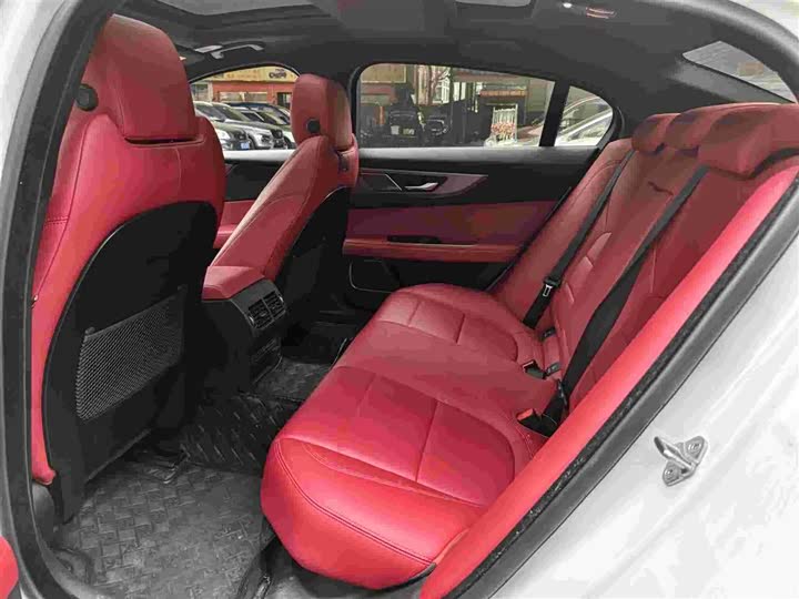 Фото 5 - Jaguar XE L