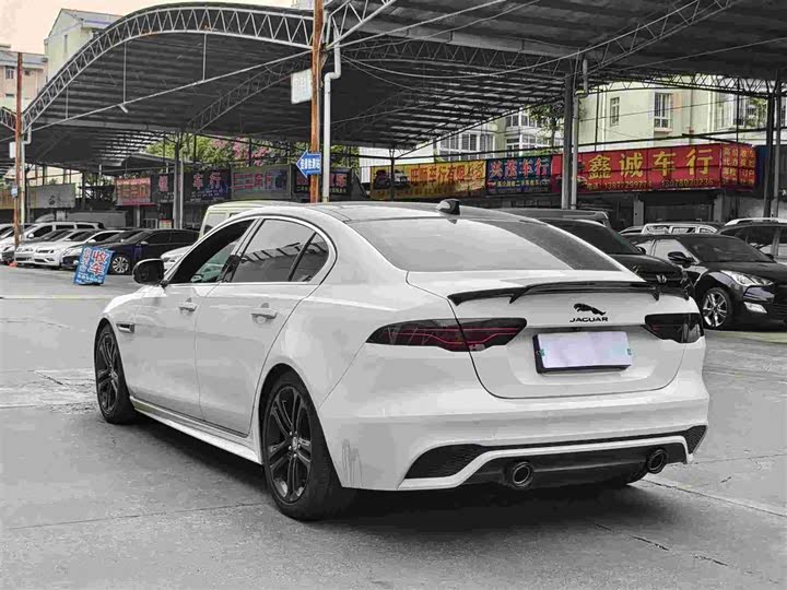 Фото 7 - Jaguar XE L