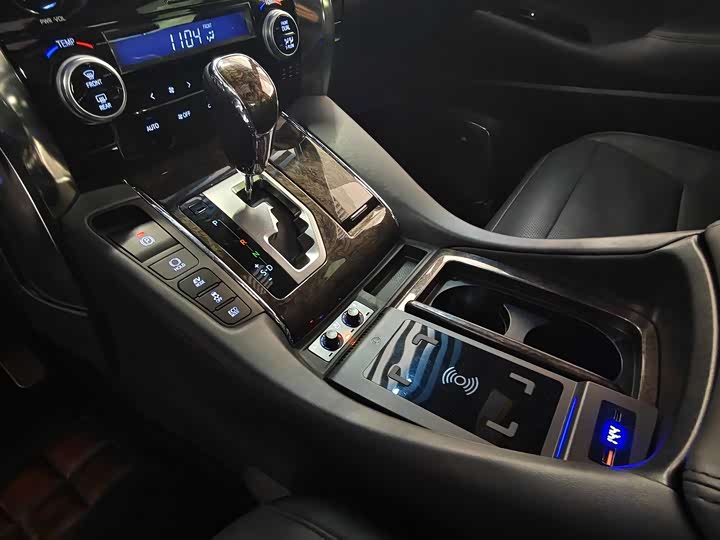 Фото 9 - Toyota Vellfire